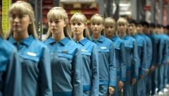 “正在工业为根本的布景下