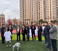 通过人形机械人互动、机械狗竞技、航天科技糊